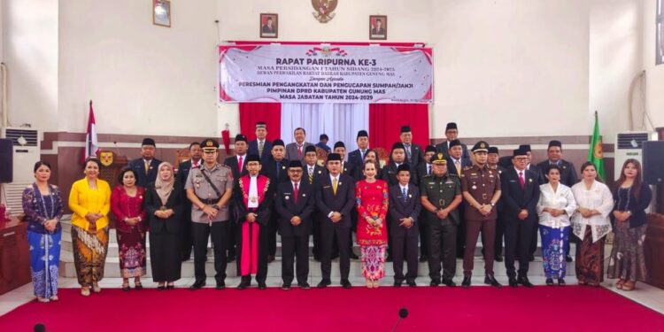 Pj Bupati Hadiri Pengangkatan Pimpinan DPRD Gumas