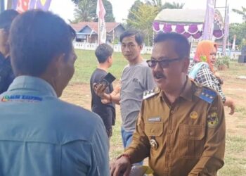 Pj Bupati Gumas Herson B Aden memantau pelaksanaan GPM di Desa Tumbang Miwan Kecamatan Kurun, Senin (21/10/2024). (IST)