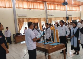 Suasana pelantikan KPPS wilayah Kelurahan Kurun dan Tampang Tumbang Anjir Kecamatan Kurun di Kuala Kurun, Kamis, 7 November 2024. (RY/MASAPNEWS)