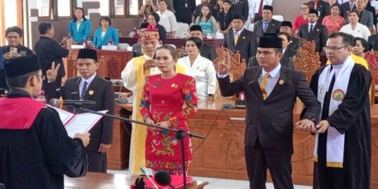 Tiga pimpinan DPRD Gumas 2024-2029 resmi dilantik