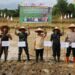 Pj Bupati Gumas Tanam Padi Bersama Forkopimda di Kelurahan Tewah
