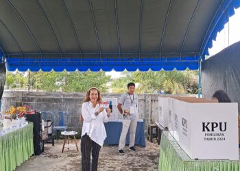 Waket I DPRD Gumas gunakan hak pilih di Kuala Kurun