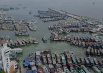 Foto udara - Kapal pelaku usaha perikanan nampak berlabuh. (MASAPNEWS/ANT/HO-Humas KKP)