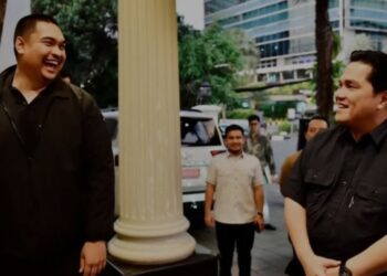 Menteri Pemuda dan Olahraga Dito Ariotedjo (kiri) menerima Menteri BUMN Erick Thohir (kanan) untuk pertemuan membahas pengembangan prestasi olahraga di Jakarta, Kamis (2/1/2024). (MASAPNEWS/ANT/Akun instagram @ditoariotedjo)