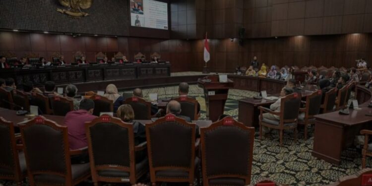Suasana sidang putusan uji materi undang-undang di Gedung Mahkamah Konstitusi, Jakarta, Kamis (2/1/2025). MK menghapus persyaratan ambang batas pencalonan presiden atau presidential threshold 20 persen kursi di DPR sebagaimana diatur dalam Pasal 222 UU Nomor 7 Tahun 2017 tentang Pemilu yang diputuskan dalam sidang pamungkas atas perkara 62/PUU-XXII/2024. (MASAPNEWS/ANT)