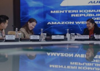 Menteri Komunikasi dan Digital Meutya Hafid (kanan) bertemu dengan petinggi AWS Asia Pasifik di Kantor Kementerian Komunikasi dan Digital, Jakarta, Rabu (8/1/2025). (MASAPNEWS/ANT/HO-Kemkomdigi)