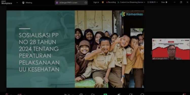 Tangkapan layar - Ketua Tim Kerja Pengendalian Penyakit Akibat Tembakau (PPAT) Kemenkes RI Benget Saragih dalam seminar daring yang bertajuk "Partisipasi Kreatif Publik dalam Sosialisasi PP Nomor 28/2024 Bagian Pengamanan Zat Adiktif" di Jakarta, Jumat (10/1/2025). (MASAPNEWS/ANT/HO-PPAT Kemenkes RI)
