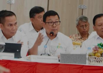 Kepala Badan Pangan Nasional (Bapanas) Arief Prasetyo Adi dalam Rapat Koordinasi Bidang Pangan Provinsi Banten bersama Menteri Koordinator Bidang Pangan Zulkifli Hasan dan pihak terkait lainnya di Pendopo Gubernur, Serang, Banten, Jumat (10/1/2025). (MASAPNEWS/ANT/HO-Humas Bapanas)