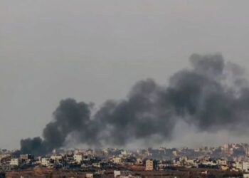 Arsip foto - Asap mengepul menyusul serangan Israel di Jalur Gaza, terlihat dari perbatasan selatan Israel dengan Jalur Gaza pada 22 Desember 2024. ANTARA/Xinhua/Gil Cohen M/pri. (MASAPNEWS/ANT)