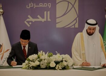 Menteri Agama Nasaruddin Umar dan Menteri Haji dan Umrah Arab Saudi Tawfiq F. Al-Rabiah saat menandatangani MoU penyelenggaraan ibadah haji 1446H/2025M di Jeddah. (MASAPNEWS/ANT/HO-Kemenag)