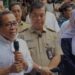 Menteri Koordinator Pembangunan Manusia dan Kebudayaan (Menko PMK) Pratikno (kiri) usai meninjau pelaksanaan Makan Bergizi Gratis di Sekolah Luar Biasa (SLB) B dan C Cahaya Jaya, Jakarta Utara, Senin (13/1/2024). (MASAPNEWS/ANT)