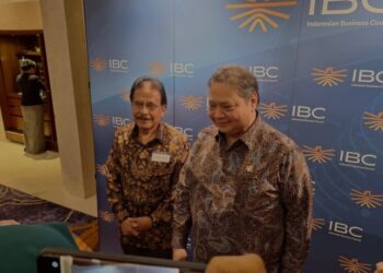 Menteri Koordinator Bidang Perekonomian Airlangga Hartarto usai menghadiri IBC Business Competitiveness Outlook 2025 di Jakarta, Senin (13/1/2025) (MASAPNEWS/ANT)