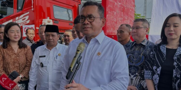 Menteri Perdagangan (Mendag) Budi Santoso usai melepas ekspor produk baja welded beam ke Selandia Baru di Cikarang, Bekasi, Jawa Barat, Rabu (15/1/2025). (MASAPNEWS/ANT)