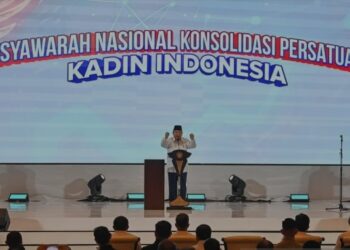 Presiden Prabowo Subianto menyampaikan sambutan dalam Musyawarah Nasional Konsolidasi Persatuan Kamar Dagang dan Industri (Kadin) Indonesia di Jakarta, Kamis (16/1/2025). Dalam Munas yang beragendakan pengukuhan Anindya Bakrie sebagai Ketua Umum Kadin Indonesia periode 2024-2029 tersebut Presiden meminta kalangan pengusaha menjadi motor utama pencipta kesejahteraan masyarakat Indonesia. (MASAPNEWS/ANT)