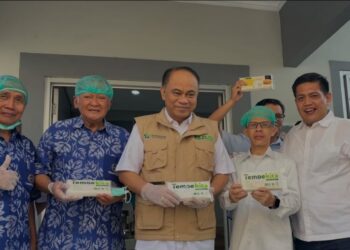 saat melakukan kunjungan kerja ke Rumah Tempe Indonesia dan Koperasi Produsen Tempr Tahu Indonesia (Kopti) di Bogor, Jabar, Rabu (15/1/2025). (MASAPNEWS/ANT)