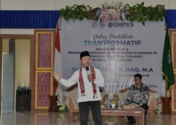 Wakil Menteri Pendidikan Nasional (Wamendiknas) Fajar melakukan kunjungan kerja di Kabupaten Sintang, Kalbar. (MASAPNEWS/ANT/HO-Humas kemendiknas)