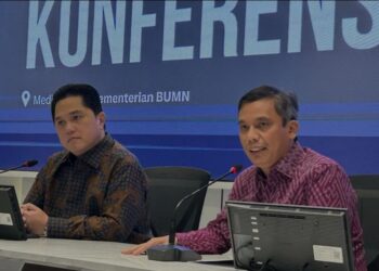 Menteri Badan Usaha Milik Negara (BUMN) Erick Thohir (kiri) dan Direktur Utama PT BTN Nixon LP Napitupulu (kanan) saat jumpa pers di kantor Kementerian BUMN, Jakarta, Selasa (21/1/2025). (MASAPNEWS/ANT)