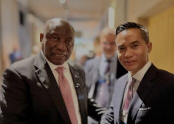 Ketua Umum Kamar Dagang dan Industri (Kadin) Indonesia, Anindya Novyan Bakrie bersama Presiden Afrika Selatan, Matamela Cyril Ramaphosa di sela-sela pertemuan tahunan World Economic Forum (Forum Ekonomi Dunia) di Davos, Swiss, Rabu (22/1/2025). (MASAPNEWS/ANT/HO-Kadin)