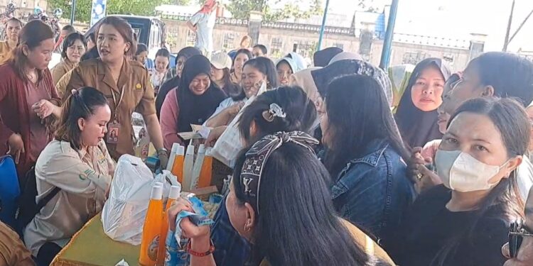 Warga antusias berbelanja saat pelaksanaan GPM di Kuala Kurun, Senin (24/3/2025). (IST)