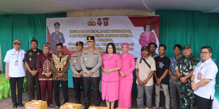 Sambut Hari Bhayangkara ke-79, Kapolda Kalteng Pimpin Bakti Kesehatan dan Serahkan Bansos untuk Petani di Gunung Mas