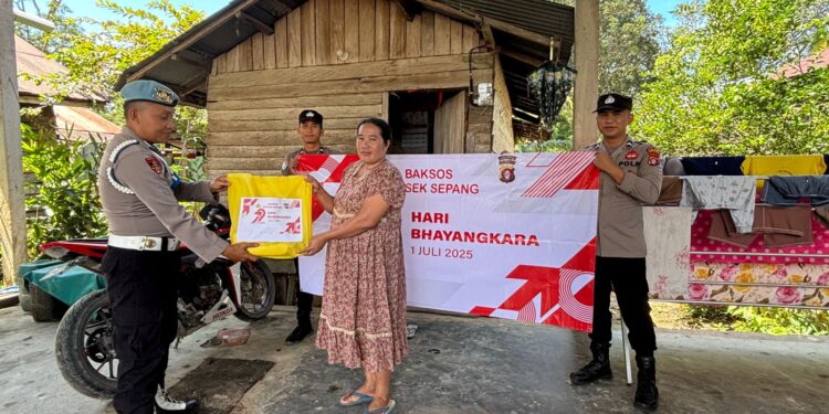 Aksi Kemanusiaan, Polsek Sepang Kembali Salurkan Bantuan Sembako Pintu ke Pintu