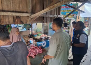 Satgas Pangan Polres dan Disperindag Gumas turun ke pasar cek harga bahan pokok