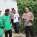 Kapolres Gunung Mas berbincang dengan perwakilan Poktan Bumi Sejahtera di Kelurahan Tampang Tumbang Anjir, Kecamatan Kurun, Rabu (4/6/2025). (IST)