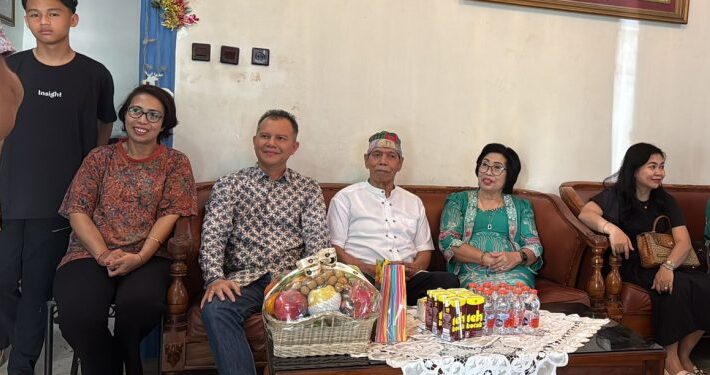 Jaya-Efrensia Silaturahmi ke Bupati Pertama Gumas