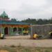 Jelang Maulid Nabi 1447 H, Personel Polres Gumas Gotong Royong Bersihkan Masjid