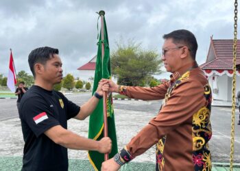 Sekda Lepas Keberangkatan Tim Gumas FC ke Turnamen Piala Gubernur 2025