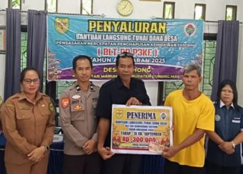 Polsek Manuhing Kawal Penyaluran BLT Dana Desa Gohong