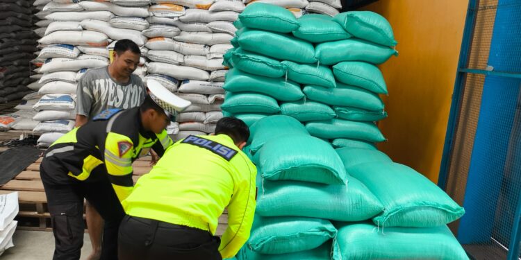 Polres Gumas Panen 1,5 Ton Jagung, Langsung Diserap Bulog