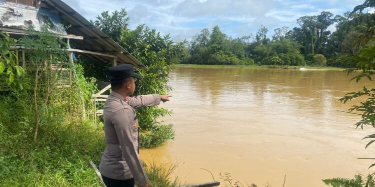 Antisipasi Banjir, Kapolres Gumas Perintahkan Jajaran Cek Debit Air Sungai Secara Berkala