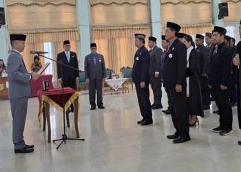 Suasana pelantikan belasan pejabat eselon II/B lingkup Pemkab Gumas, di Kuala Kurun, Senin (1/12/2025). (IST)