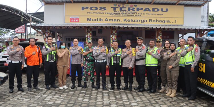 Kapolres Gumas Dampingi Dir Lantas Polda Kalteng Pastikan Pos Pengamanan Siap Layani Pemudik