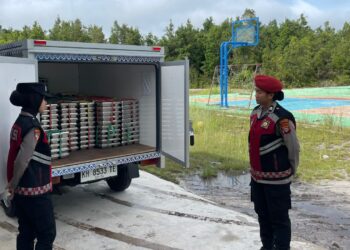 Dedikasi Polwan Gumas kawal distribusi MBG