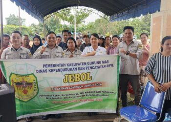 Warga Talaken antusias sambut Program Jebol Disdukcapil Gumas