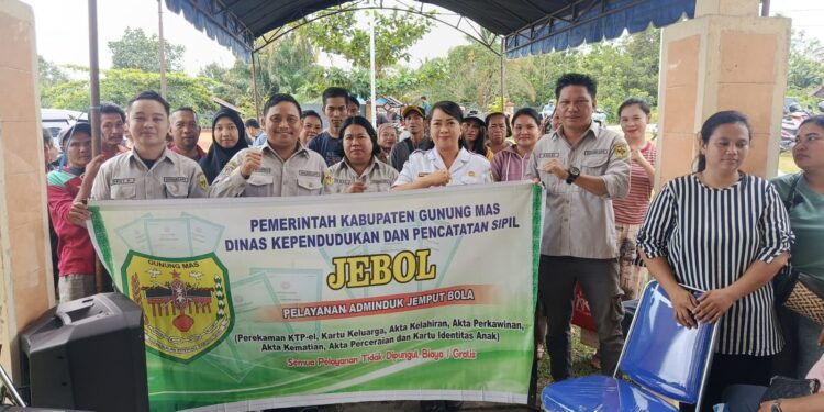 Warga Talaken antusias sambut Program Jebol Disdukcapil Gumas