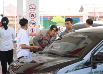 Antisipasi Panic Buying, Polres Gunung Mas Turun ke SPBU