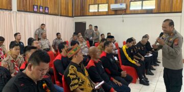 Tokoh Adat Hingga Pelajar Ramai-Ramai Datangi Polres Gunung Mas, Ada Apa Ya?