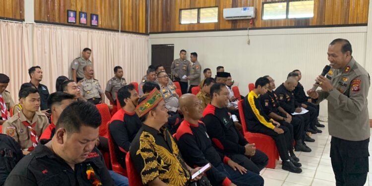 Tokoh Adat Hingga Pelajar Ramai-Ramai Datangi Polres Gunung Mas, Ada Apa Ya?
