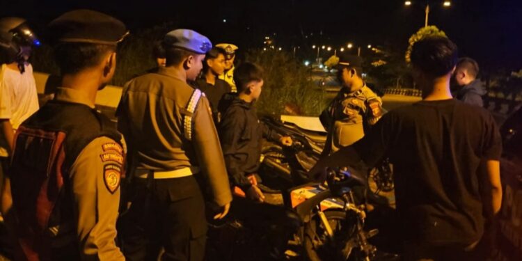 Remaja Kumpul Malam-Malam di Jalanan Kuala Kurun, Eh… Polisi Datang Bawa Ceramah Gratis