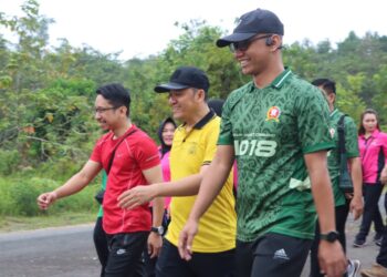 Ratusan Orang Tumpah Ruah Ikuti Jalan Sehat Polres Gunung Mas