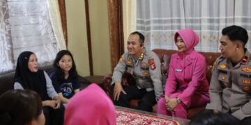 Warga Prasejahtera dan Warakawuri di Tewah Rasakan Hangatnya Bhayangkara ke-80