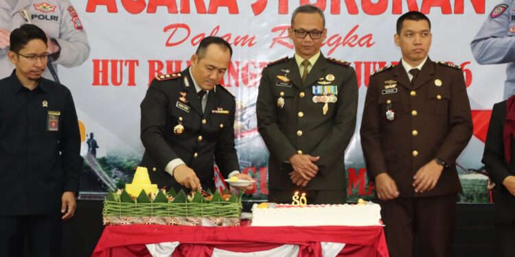 Potong Tumpeng Warnai Syukuran Bhayangkara ke-80 di Polres Gumas