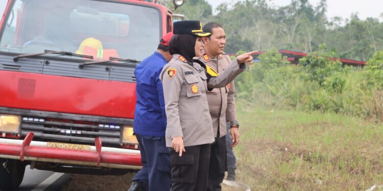 Kapolres Gumas Pimpin Penanganan Karhutla di Batu Nyapau