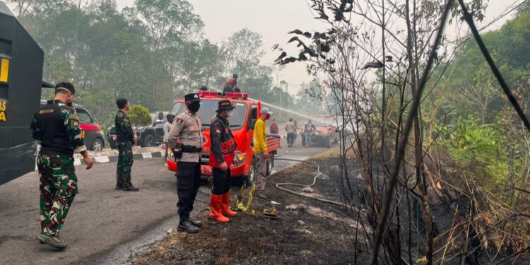 Respons Cepat Laporan 110, Tim Gabungan Padamkan Titik Api