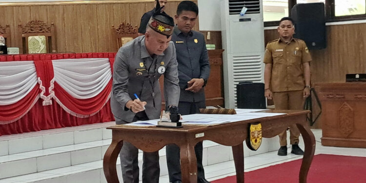 Pemkab dan DPRD Gumas teken kesepakatan tiga raperda