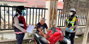 Sambangi Pasar hingga Taman Kota, Polwan Ajak Warga Cegah Karhutla